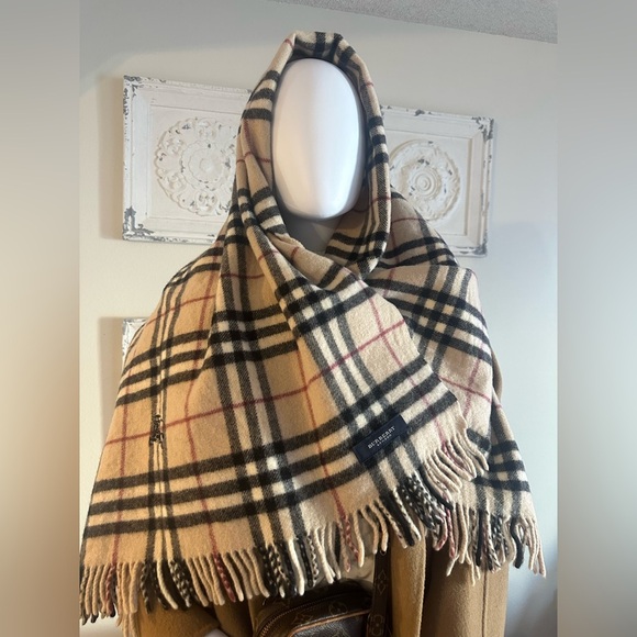 Authentic Burberry Classic Nova Check Scarf, lap blanket, shawl 100% pure wool - Picture 1 of 15